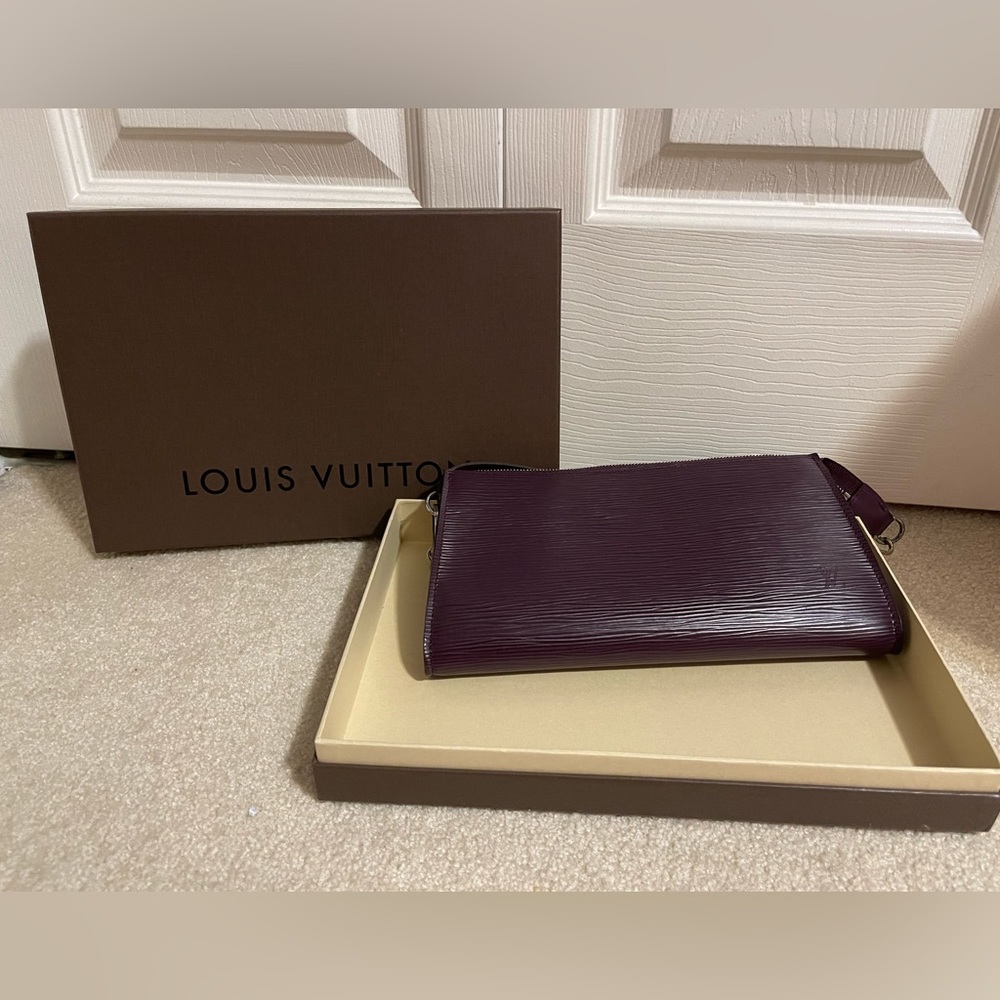 LV Luxury Clutch